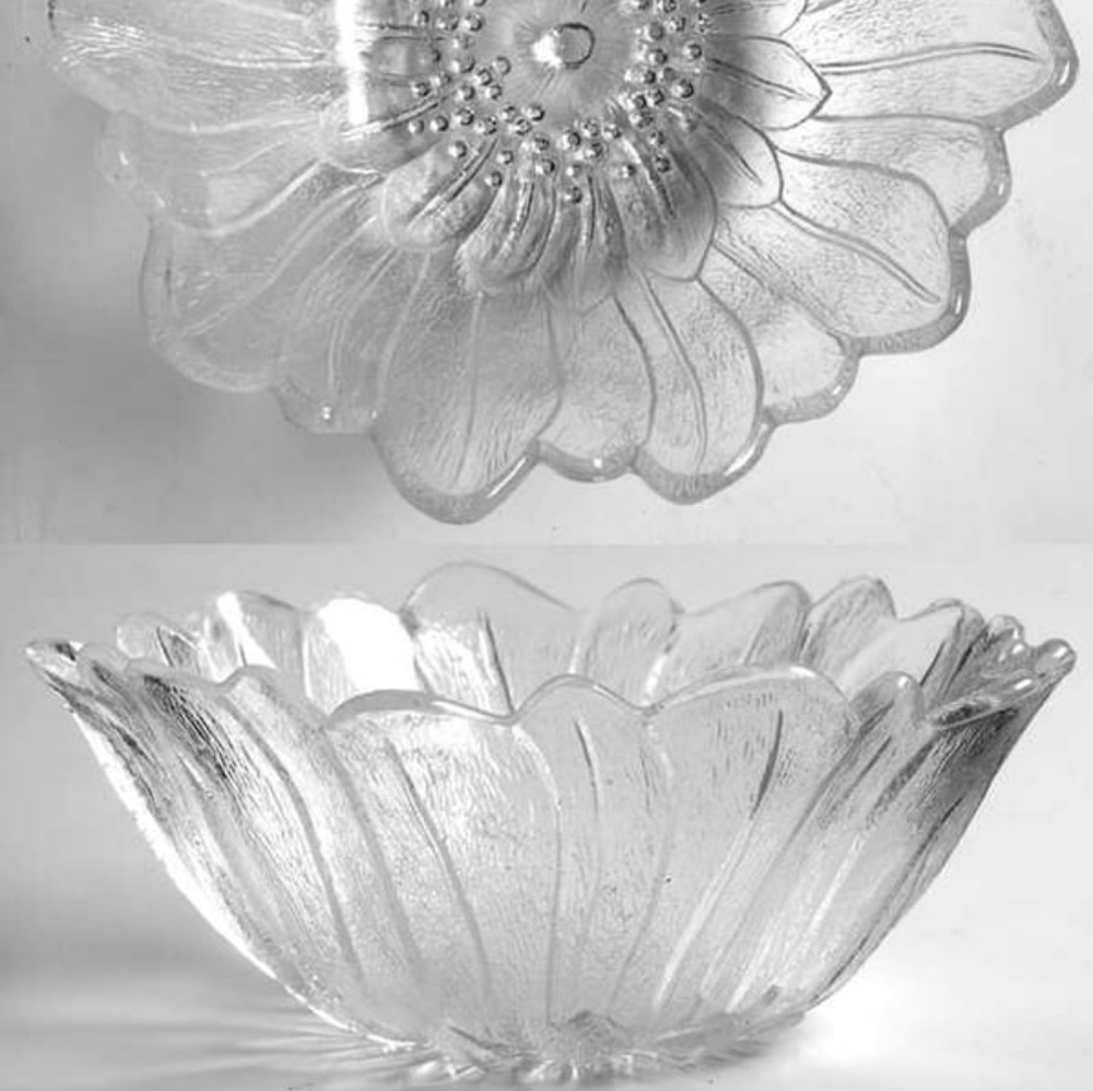 2 Vintage Indiana Glass Co. Lily Pons Sunflower Bowls, pattern #605 - Picture 4 of 6